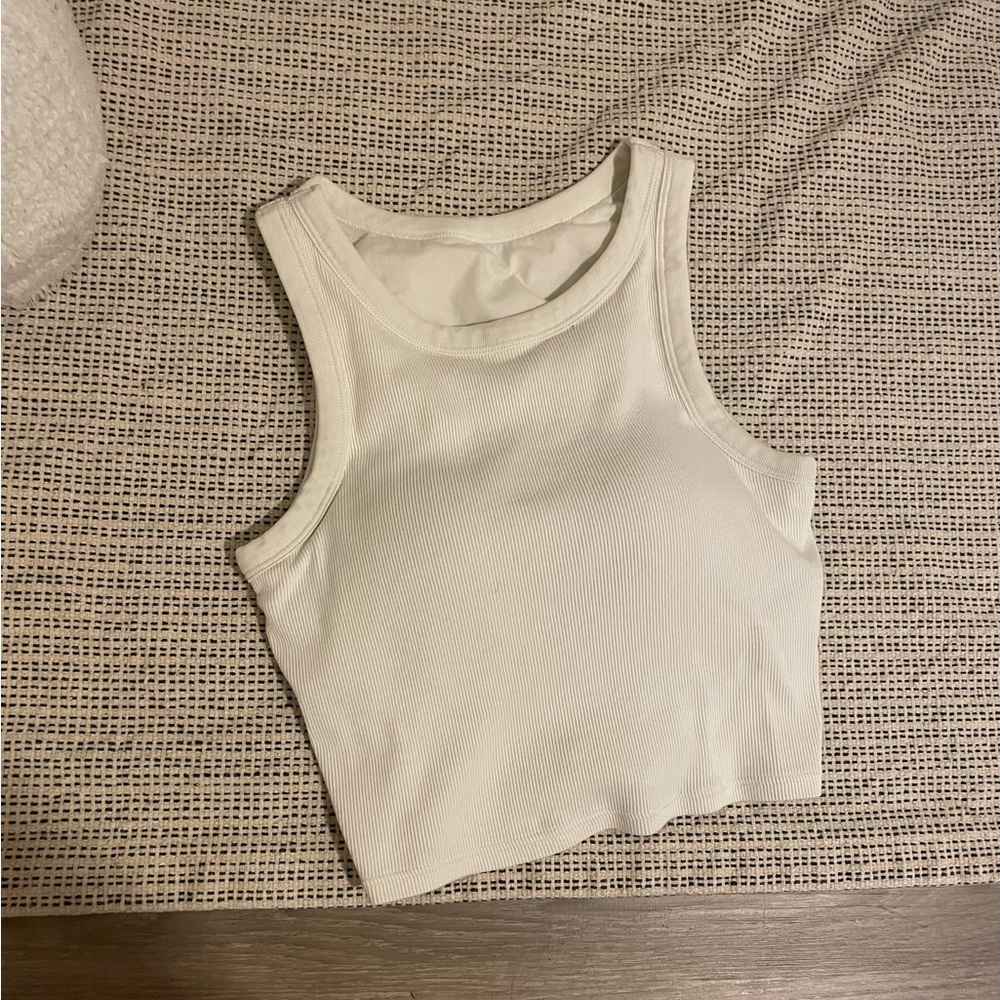 Uniqlo white top with inner bra/ S